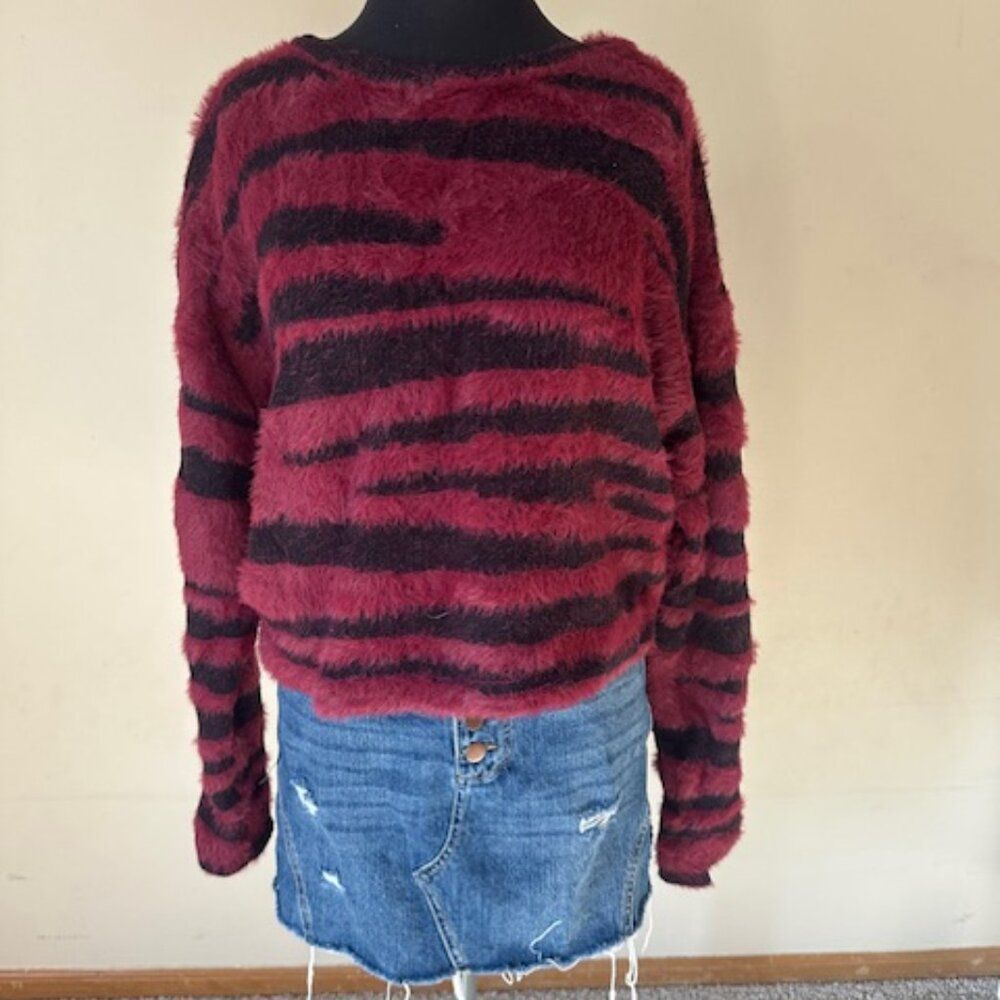 Mi Ami Zebra Cropped Sweater 8400 Small